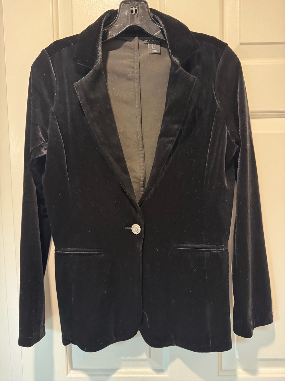 Tahari Black Velvet Single-Button Blazer with Decorative Button